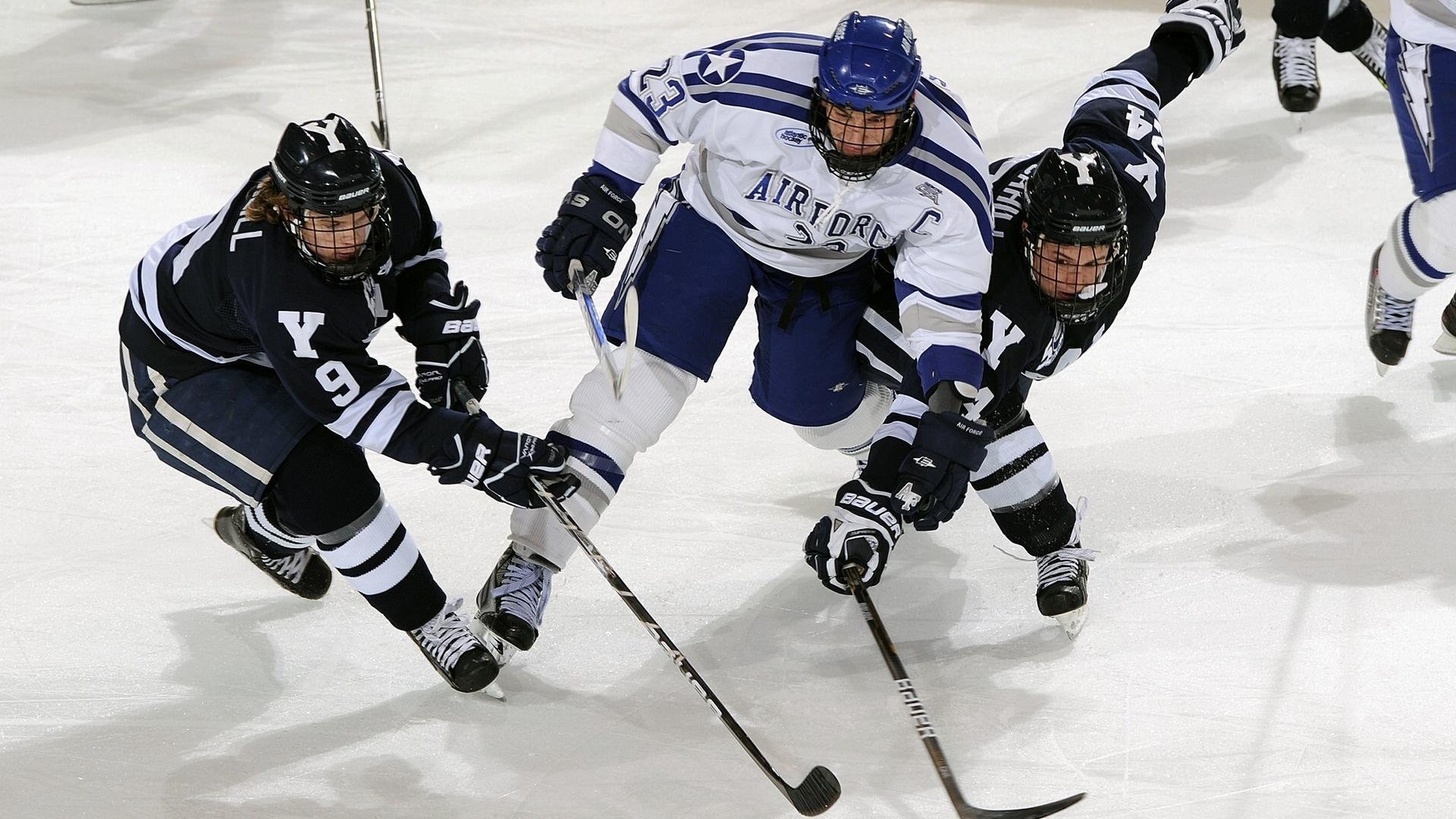 太烂了！汤普森发飙！4冠神射手断崖式下滑，汤普森带伤出战